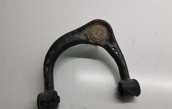 Toyota Hilux (AN10, AN20, AN30) Front lower control arm/wishbone 486100K040