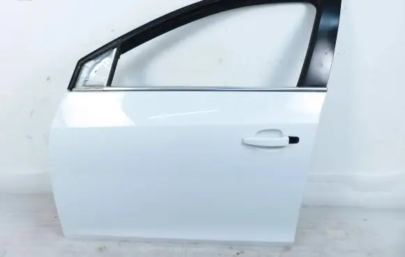 Chevrolet Cruze Front door