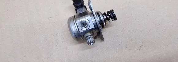 Jaguar E-Pace Fuel injection high pressure pump 0261520435