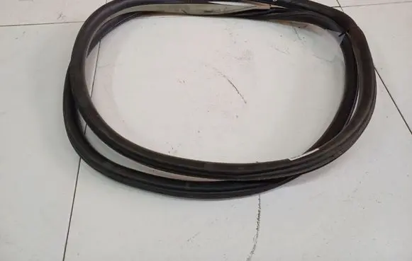 Volkswagen Golf IV Rubber seal front coupe door 