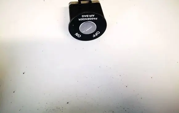 Hyundai i30 Passenger airbag on/off switch 