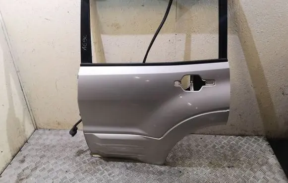 Mitsubishi Pajero Rear door