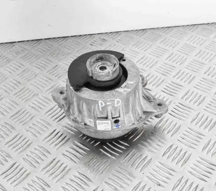 Mercedes-Benz C W205 Engine mount bracket A2052406617