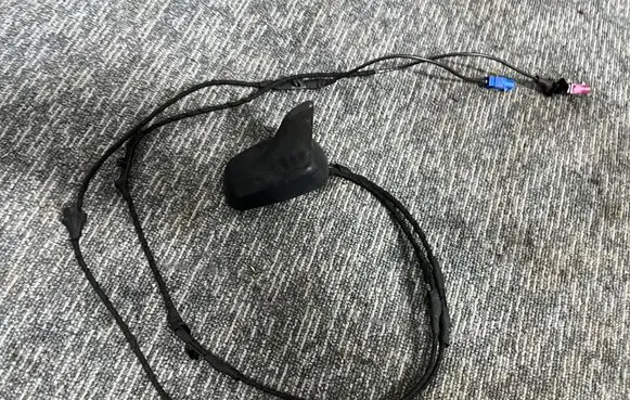 Audi A4 S4 B8 8K Aerial GPS antenna 8K5035503A