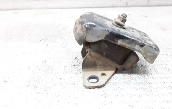 KIA Sorento Engine mount bracket