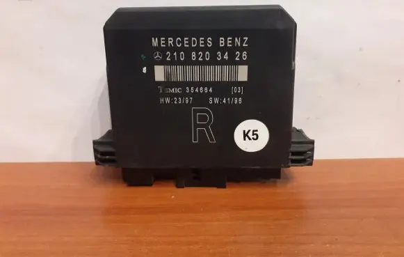 Mercedes-Benz E W210 Door control unit/module 2108203426 9065