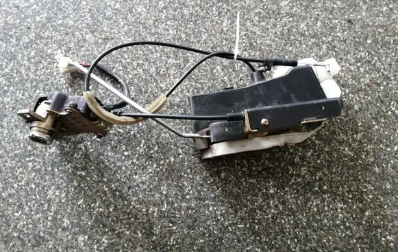 Mitsubishi Pajero Front door lock