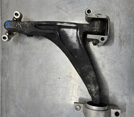 Volvo XC60 Front lower control arm/wishbone 31658893