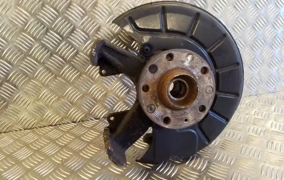 Volkswagen Golf V Front wheel hub