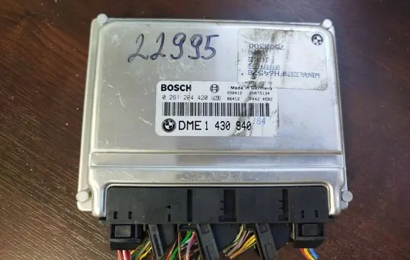BMW 3 E90 E91 Engine control unit/module 1430940 0261204420