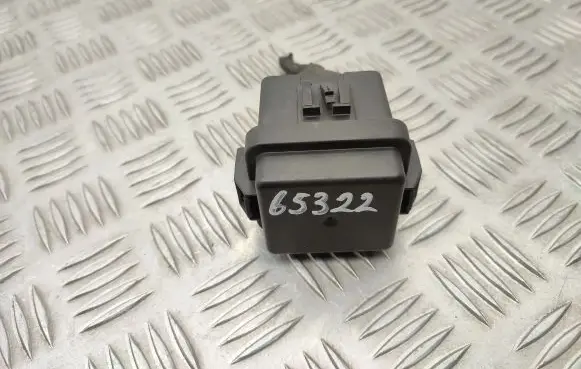 Audi A4 S4 B9 Fuse module 8W0937124A