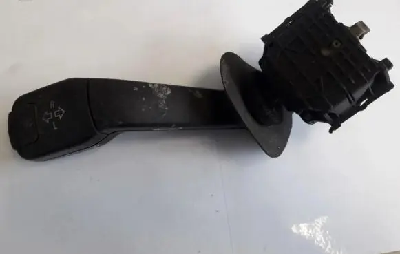 BMW 5 E39 Indicator stalk 8352172 01100410