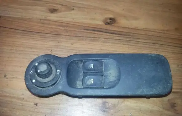 Renault Modus Electric window control switch 8200379692a