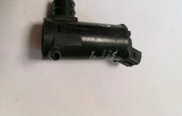 Volvo V70 Windscreen/windshield washer pump 9169611