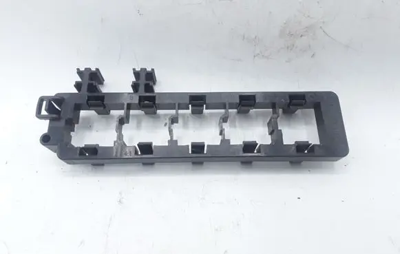 Volkswagen PASSAT B6 Relay mounting block 1K2937503A