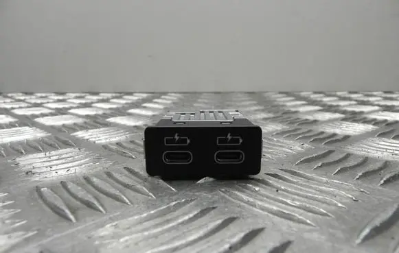 BMW 3 G20 G21 USB socket connector 8711938
