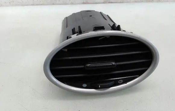 Ford Focus Dashboard side air vent grill/cover trim