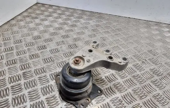 Engine mount bracket