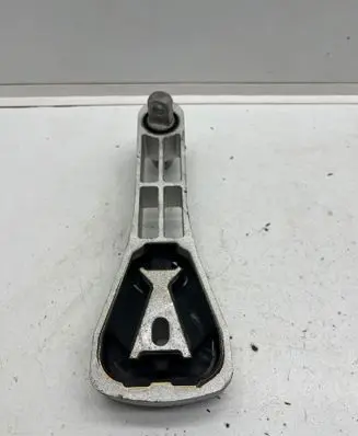 Volvo XC90 Engine mount bracket 31460677