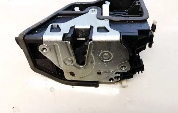 BMW 5 F10 F11 Front door lock A053702