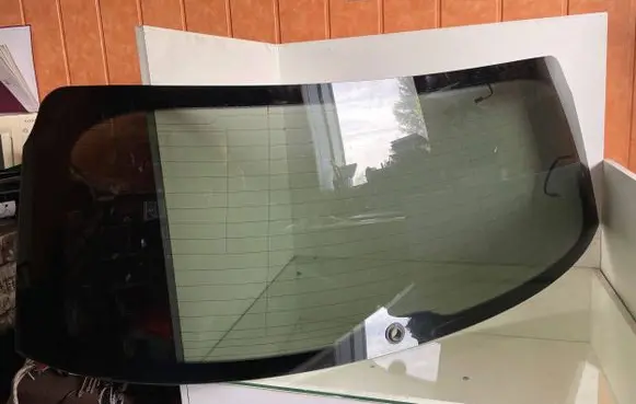 Audi Q2 - Rear windscreen/windshield window 81A845501C