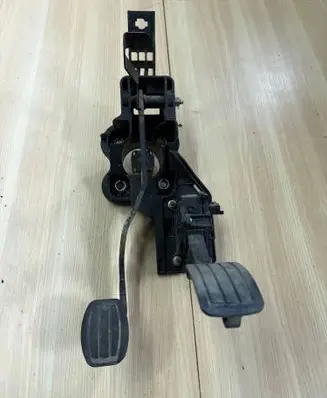 Opel Vivaro Pedal assembly P1002526D