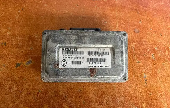 Renault Espace - Grand espace IV Engine control unit/module 8200274277