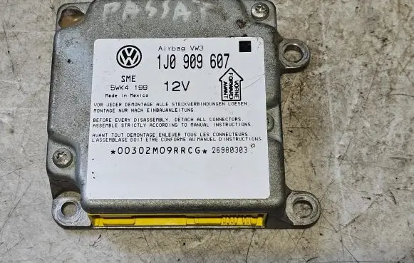 Volkswagen PASSAT B5 Airbag control unit/module 1J0909607