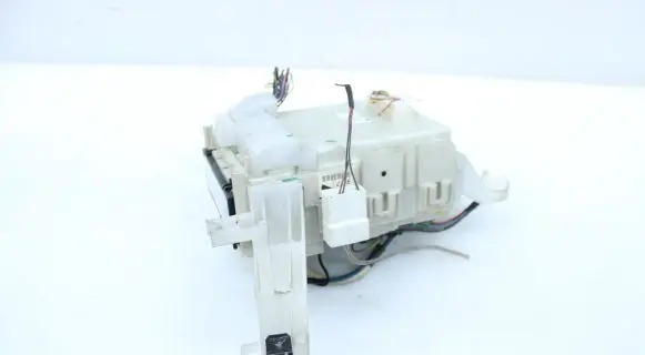 Toyota Auris 150 Fuse module 74700211