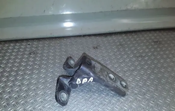 Mitsubishi Outlander Front door lower hinge 