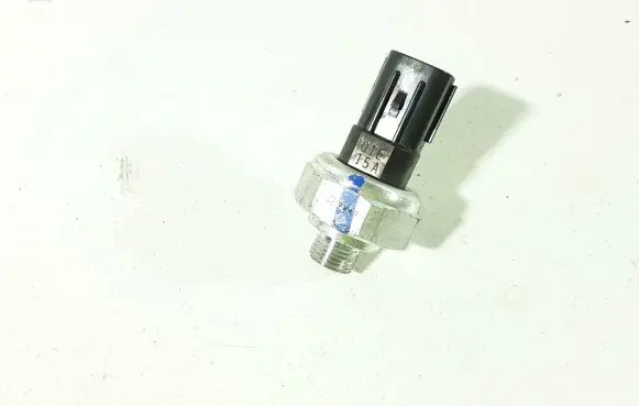 Toyota C-HR I Air conditioning (A/C) pressure sensor 01E15A
