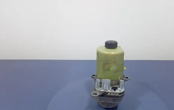 Ford C-MAX I Power steering pump AM513K514CA