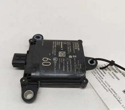 Toyota Sienna XL40 IV Blind spot module 10R047527 8816208060