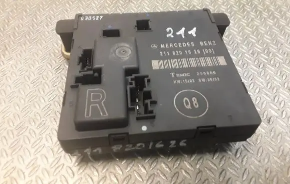 Mercedes-Benz E W211 Door control unit/module 2118201626 A2118201626