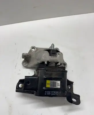 Hyundai i30 Engine mount bracket 21830J9000 210612359517