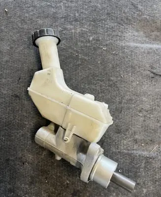 Renault Clio III Master brake cylinder 8200129956