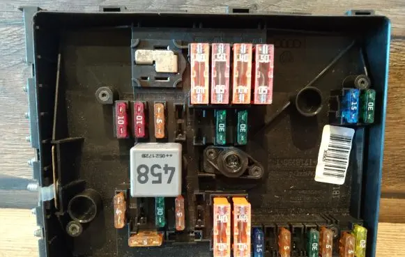 Audi A3 S3 8P Fuse module 1K0937125