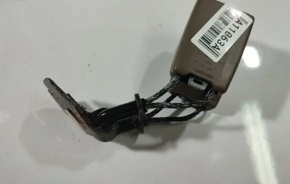 Jaguar X-Type Middle seatbelt buckle (rear) IX43F613K2IACAEK