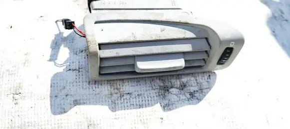Skoda Superb B6 (3T) Dash center air vent grill 3T0819384