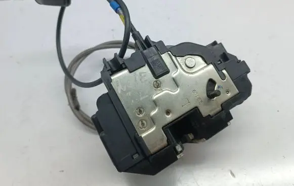 Nissan Note (E11) Rear door lock 2209H