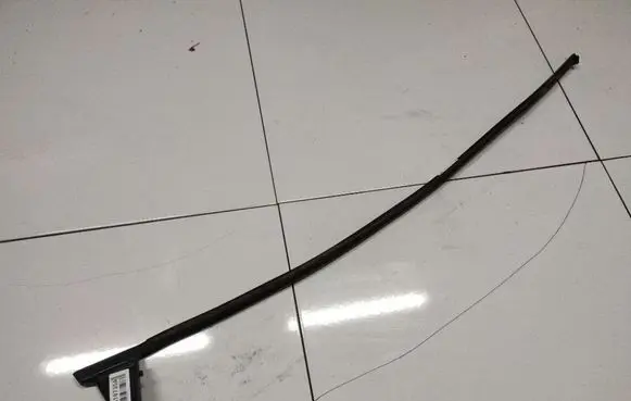 Seat Toledo III (5P) Front door glass trim molding 