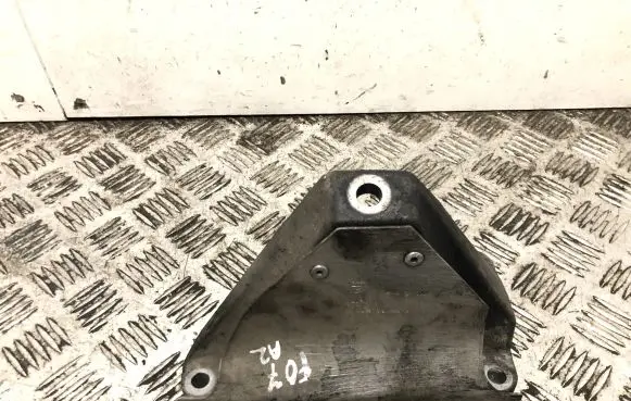 BMW 5 GT F07 Engine mounting bracket 6777628