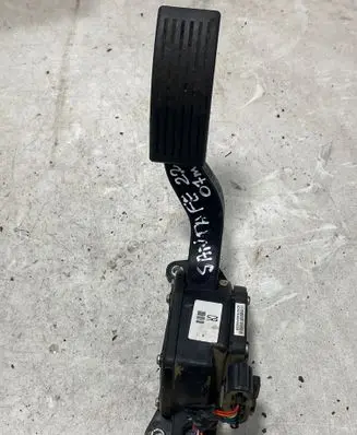 Hyundai Santa Fe Accelerator throttle pedal 327102B100