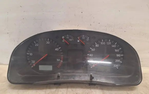 Volkswagen PASSAT B5 Speedometer (instrument cluster) 3B0919881N