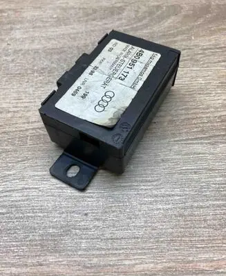 Audi A6 S6 C5 4B Alarm control unit/module 4B0951173