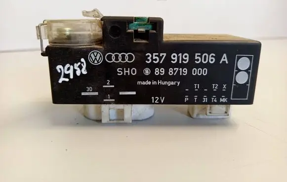 Volkswagen Golf III Coolant fan relay 357919506A