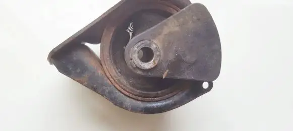 Honda HR-V Engine mount bracket