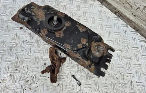 Dodge Nitro Spare wheel bolt 