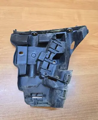 Front bumper mounting bracket