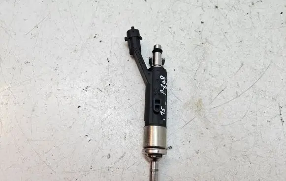 Peugeot 208 Fuel injector 9822715980
